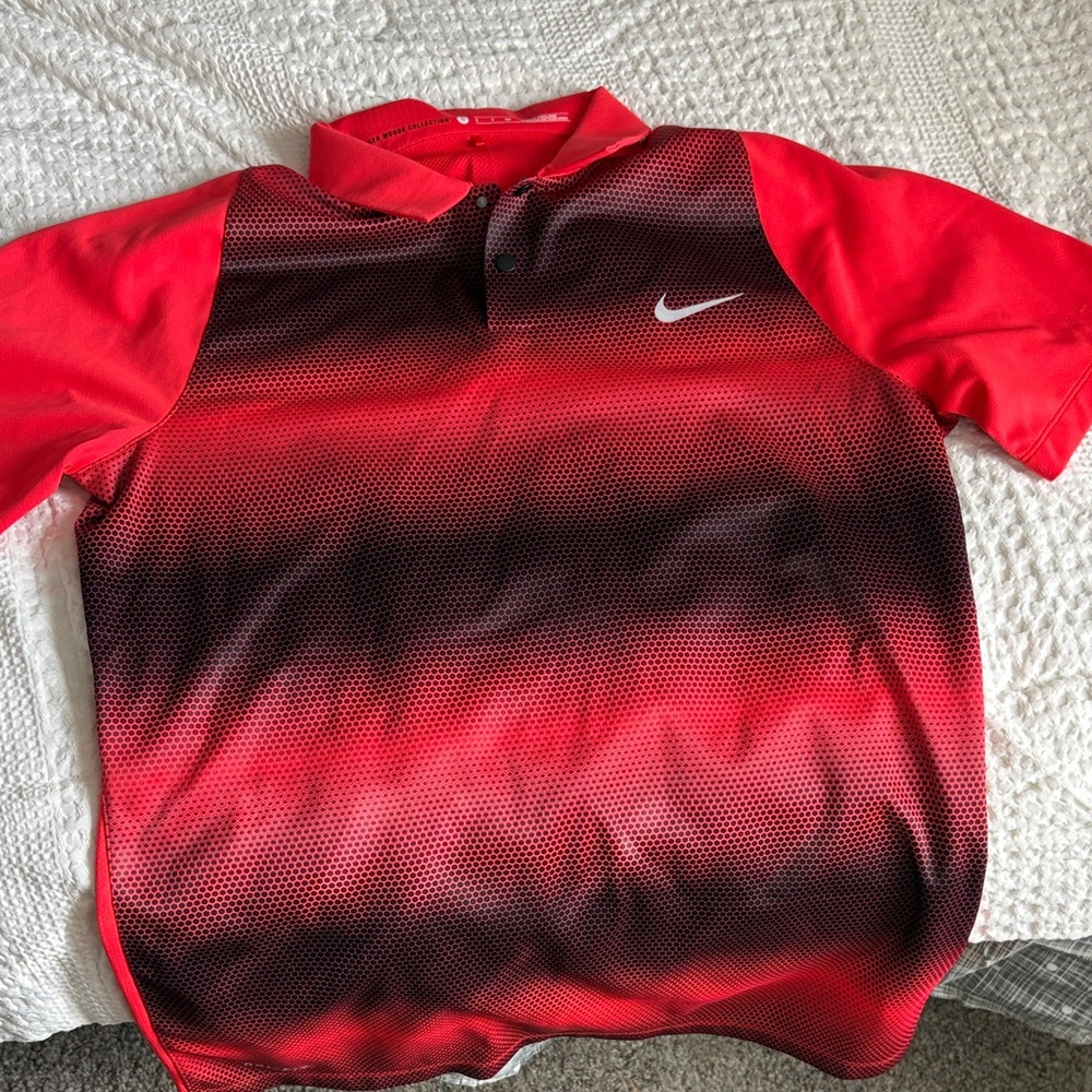 Nike TIGER WOODS guys Red and Black Ombre Polo Shirt
